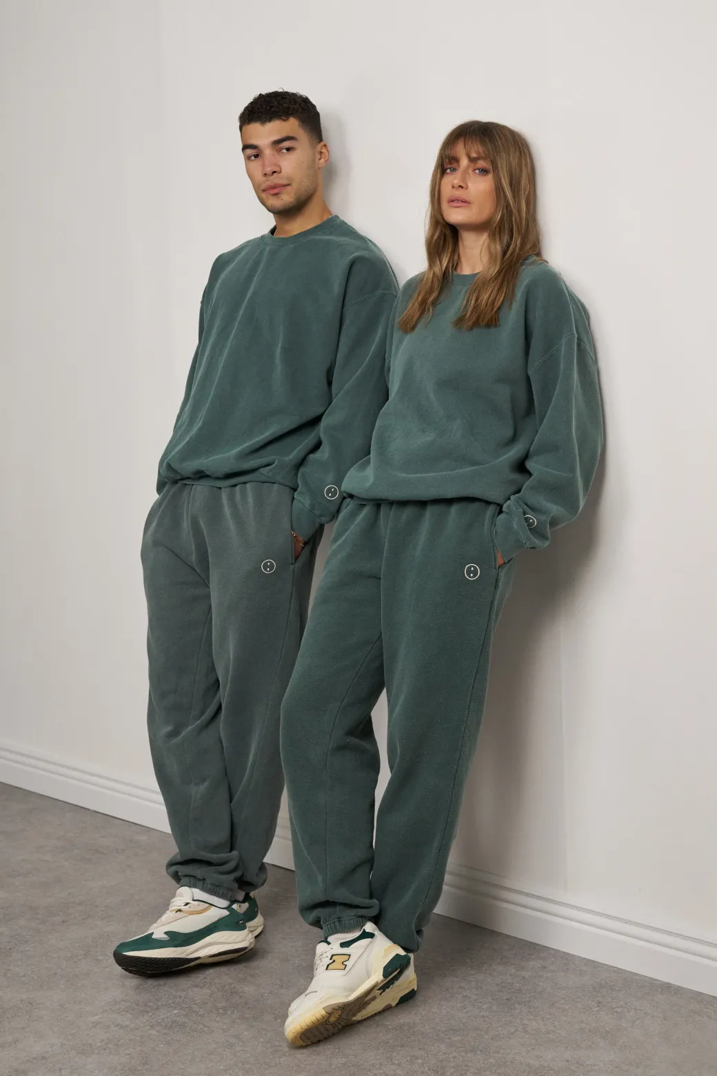 Essentials Vintage Washed Sweater - Forest