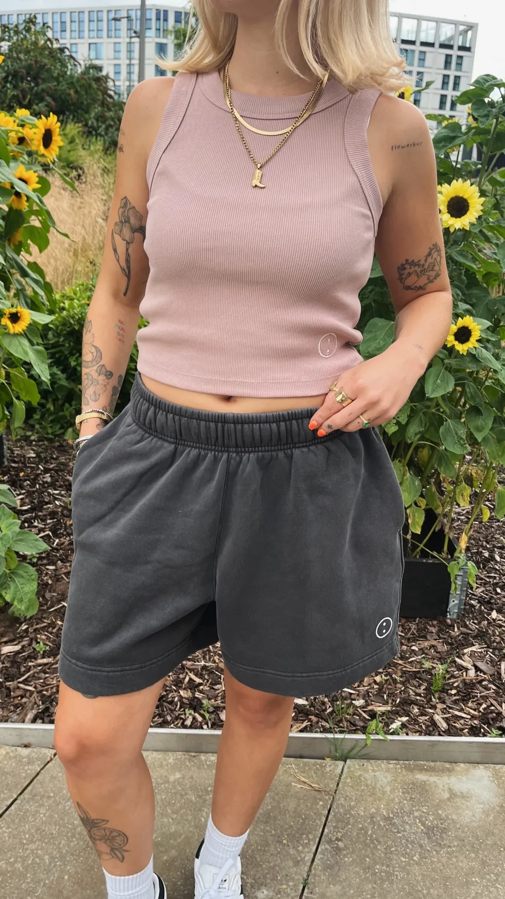Essentials WMNS Embroidered Crop Rib Tank - Hazy Pink